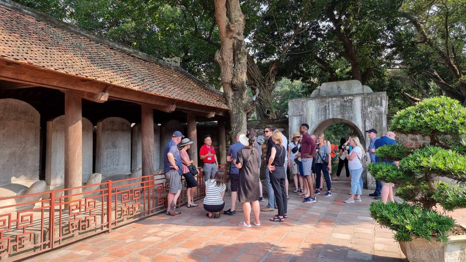 L&#xE0;m g&#xEC; &#x111;&#x1EC3; du l&#x1ECB;ch Vi&#x1EC7;t Nam kh&#x1EDF;i s&#x1EAF;c b&#x1EC1;n v&#x1EEF;ng?