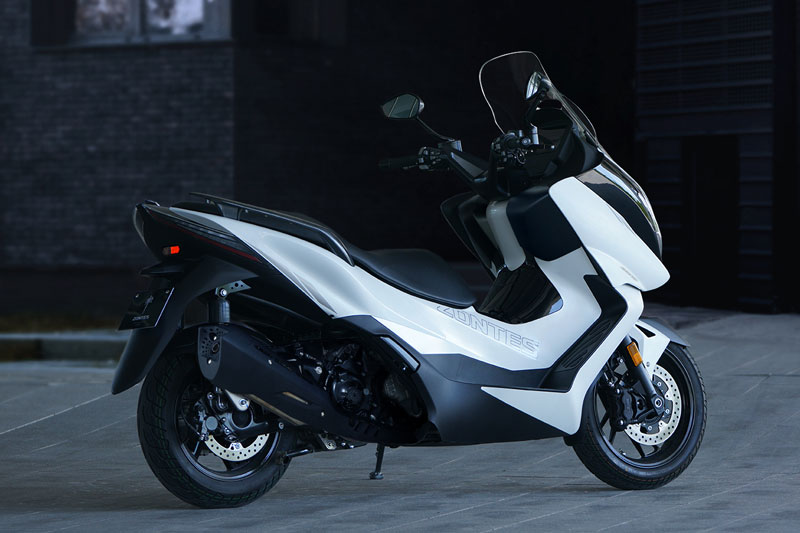 Xe ga 350 phân khối, phanh ABS 2 kênh, giá 99 triệu đồng tại Việt Nam