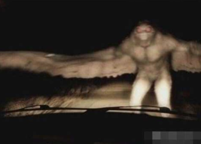 Những quái vật nghi ngờ đến từ ngoài hành tinh, có hình dáng kỳ dị và thân hình khổng lồ