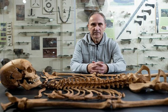 Thi thể người ở thế kỷ 17 bị khóa chân cho thấy niềm tin về ma cà rồng