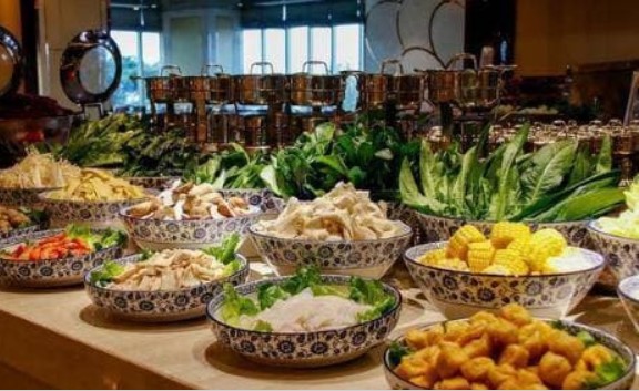 Tại sao buffet làm bạn cảm thấy no khi mới bắt đầu ăn được một chút? 