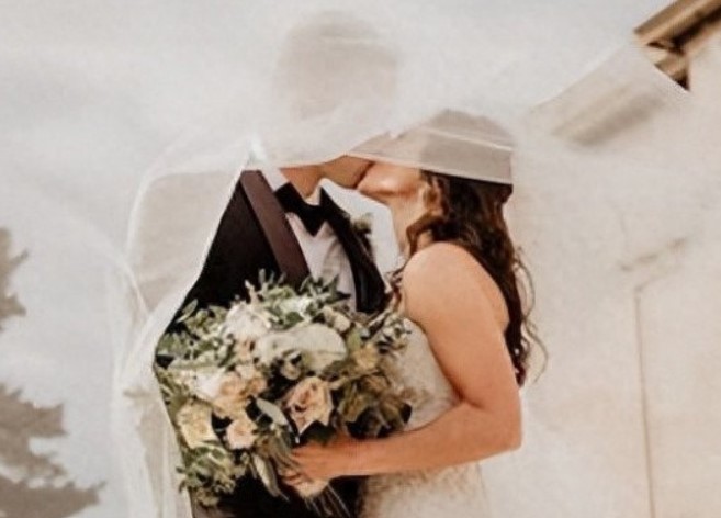 Tiểu thư nhà giàu lấy trai một đời vợ, trong hợp đồng hôn nhân bố viết 1 điều khiến cô xúc động bật khóc