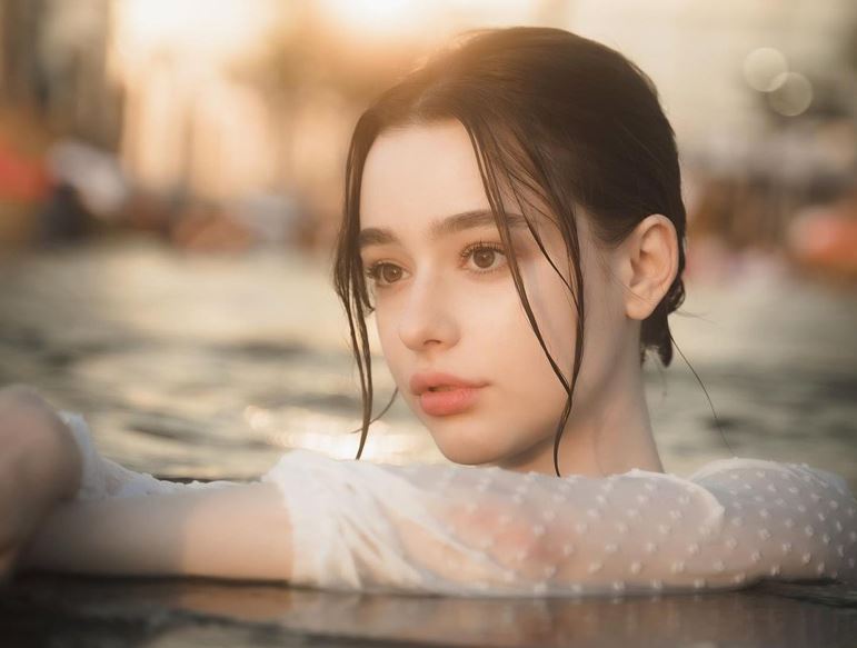 Ngắm nhan sắc tựa tiên tử của 'thiên thần mạng xã hội', đẹp thứ 4 thế giới