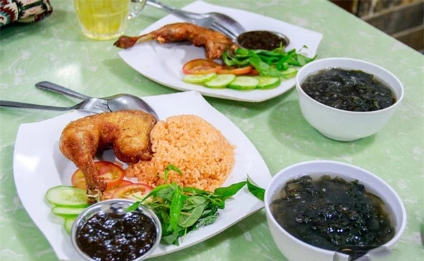  Du khách nước ngoài ca ngợi cơm gà xối mỡ của Việt Nam ngon nhất cuộc đời, không nơi nào có được - Ảnh 6.
