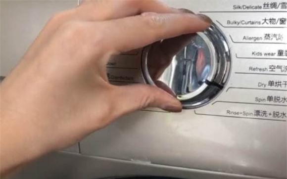 may-giat (1).jpeg 2 máy giặt, vệ sinh máy giặt, mẹo hay