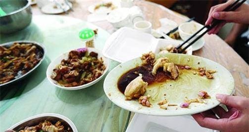 3-nhan-vien-khong-duoc-an-thuc-an-thua-ngoisaovn-w503-h267 0 quy định của nhà hàng, nhân viên không được sử dụng đồ thừa, đồ thừa của nhà hàng