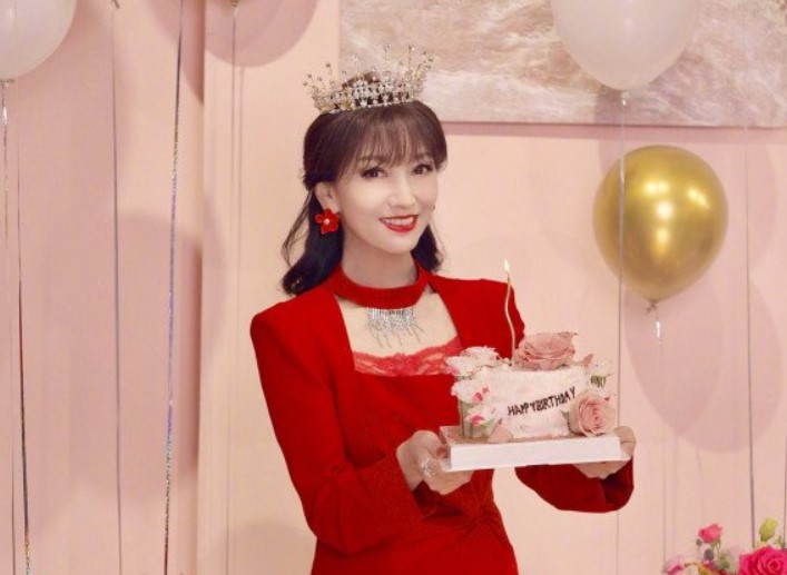 'Quan Âm đẹp nhất màn ảnh' bước qua tuổi 70, trẻ đẹp như tiên nhờ hạn chế dùng 'vàng trắng'