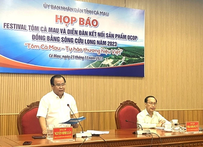 Phó Chủ tịch UBND tỉnh Cà Mau Nguyễn Minh Luân phát biểu tại buổi họp báo thông tin về Festival Tôm Cà Mau năm 2023 