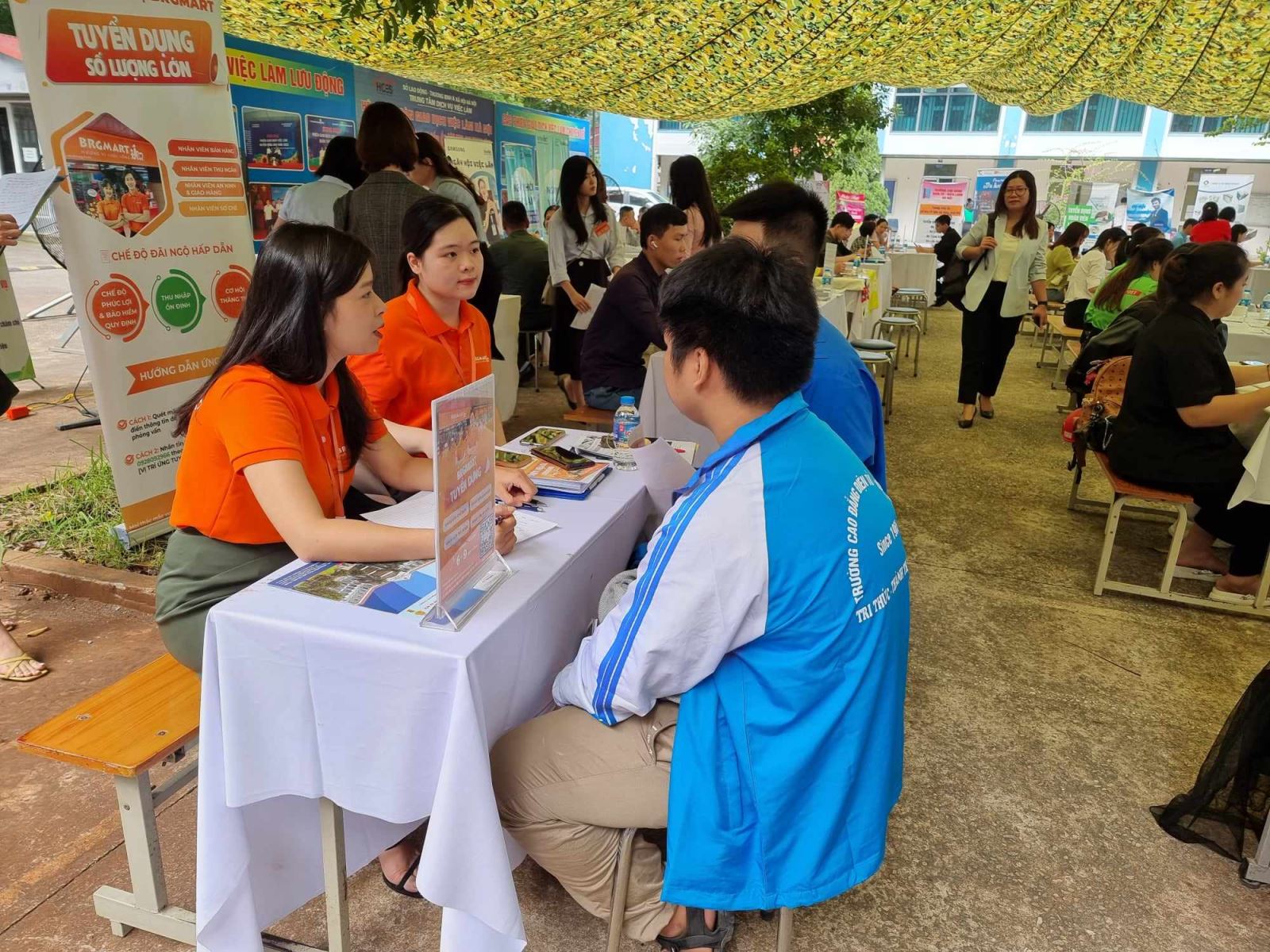 Lĩnh vực thương mại dịch vụ gia tăng tuyển dụng lao động dịp cuối năm