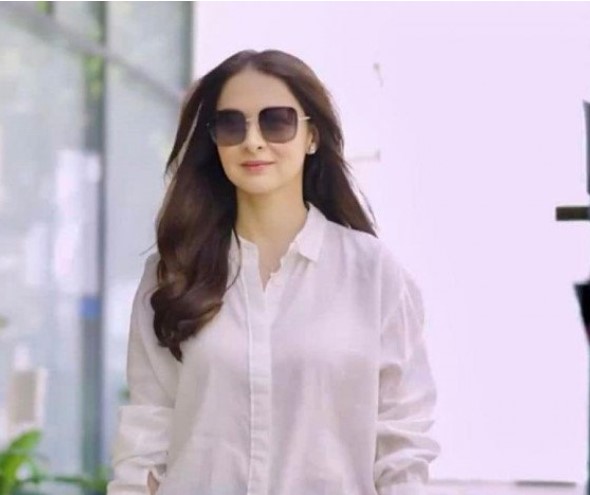 M&#x1EF9; nh&#xE2;n &#x111;&#x1EB9;p nh&#x1EA5;t Philippines m&#x1EB7;c o &#xE9;p v&#xF2;ng m&#x1ED9;t, d&#xE2;n t&#xEC;nh qu&#xEA;n lu&#xF4;n v&#x1EBB; k&#xED;n &#x111;&#xE1;o m&#x1ED9;t th&#x1EDD;i