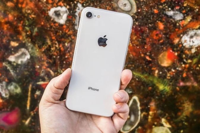 iPhone 8 bán giá rẻ như cho vì không hỗ trợ iOS 17, chỉ từ 3 triệu ngang Nokia G22, Galaxy A14