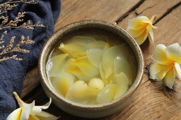 Loại hoa rụng đầy sân tưởng không ăn được, ai ngờ đem về nấu được món thanh mát, giải nhiệt cực tốt