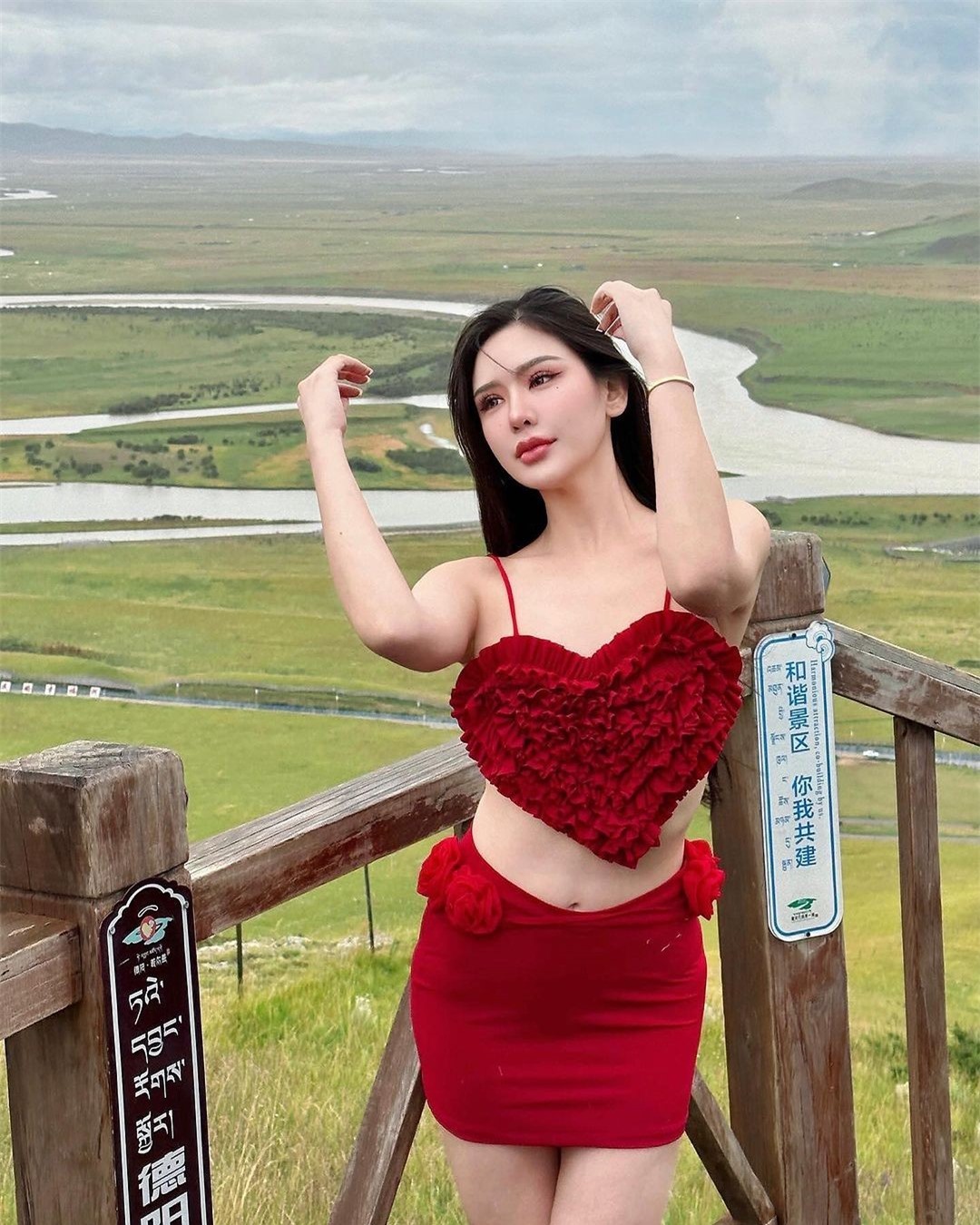 Nhan sắc nóng bỏng của người đẹp lai đăng quang Hoa hậu Hòa bình Phuket ảnh 15