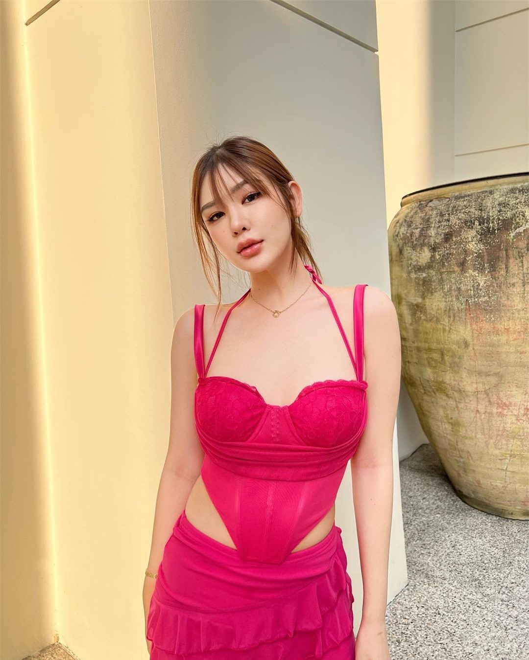 Nhan sắc nóng bỏng của người đẹp lai đăng quang Hoa hậu Hòa bình Phuket ảnh 16