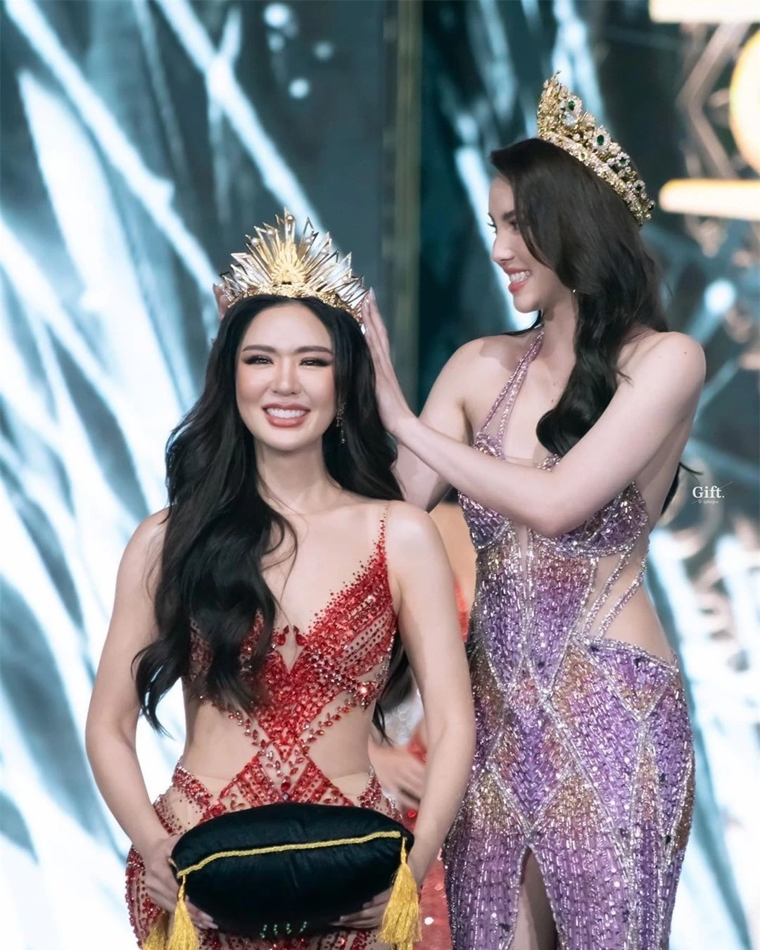 Nhan sắc nóng bỏng của người đẹp lai đăng quang Hoa hậu Hòa bình Phuket ảnh 2