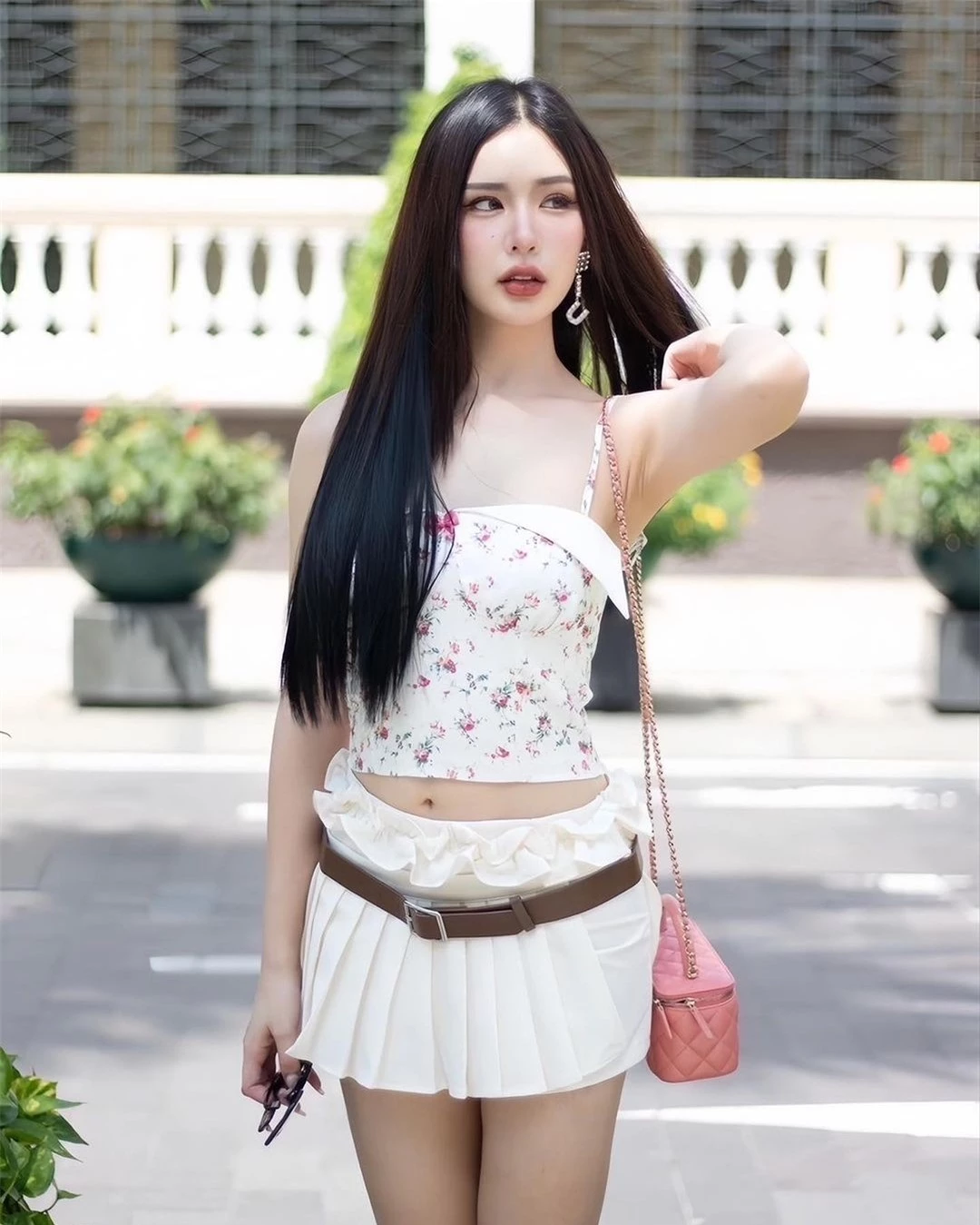 Nhan sắc nóng bỏng của người đẹp lai đăng quang Hoa hậu Hòa bình Phuket ảnh 23