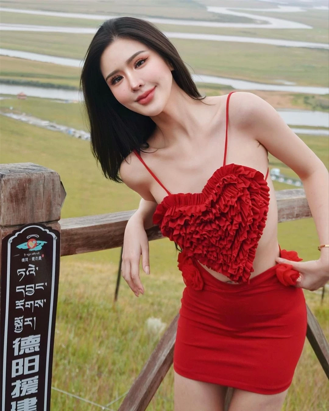 Nhan sắc nóng bỏng của người đẹp lai đăng quang Hoa hậu Hòa bình Phuket ảnh 24