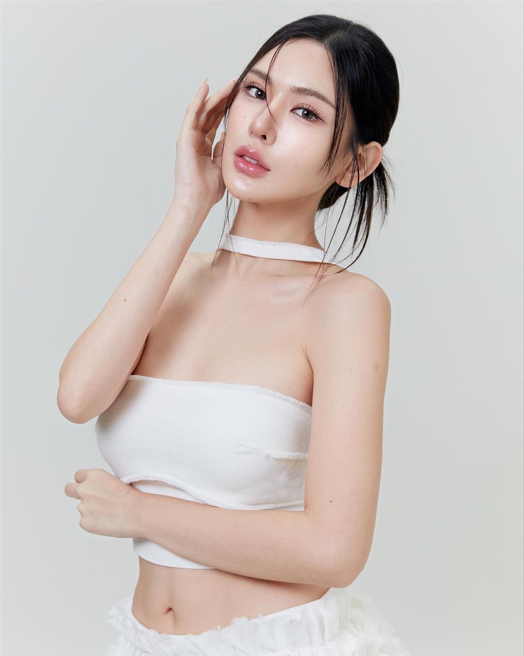 Nhan sắc nóng bỏng của người đẹp lai đăng quang Hoa hậu Hòa bình Phuket ảnh 3
