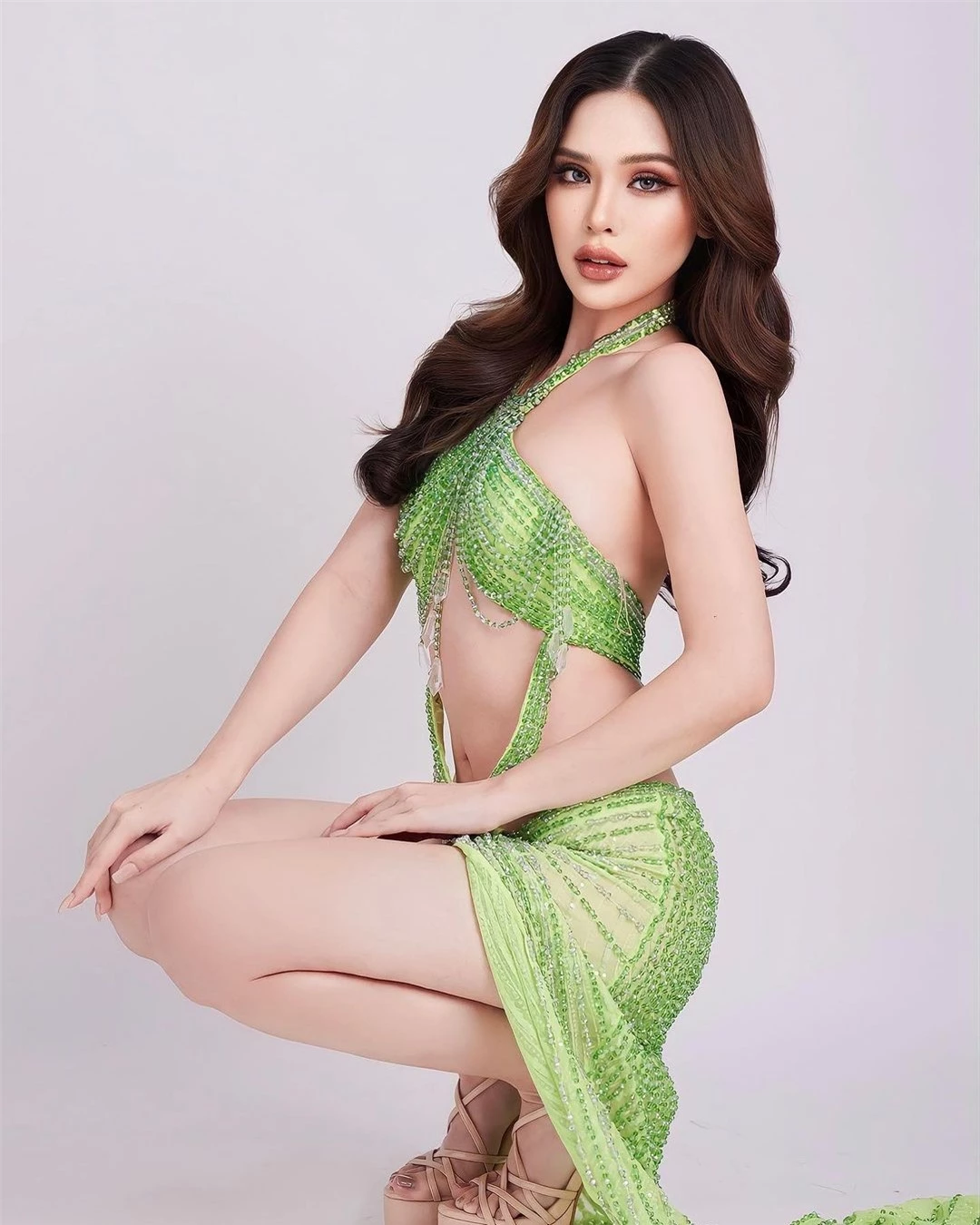 Nhan sắc nóng bỏng của người đẹp lai đăng quang Hoa hậu Hòa bình Phuket ảnh 9