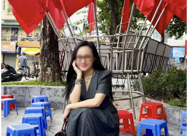 Xuất hiện cô giáo là BTV đình đám VTV, ăn mặc trang nhã khác hẳn style 'tắc kè hoa' đời thường