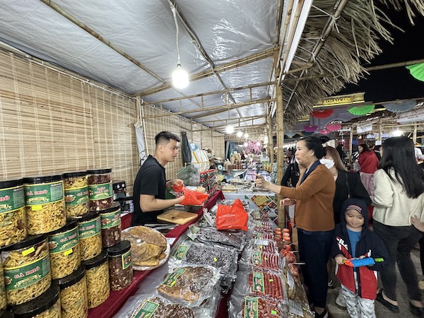 Sôi động hoạt động quảng bá đặc sản vùng miền tại Hà Nội 