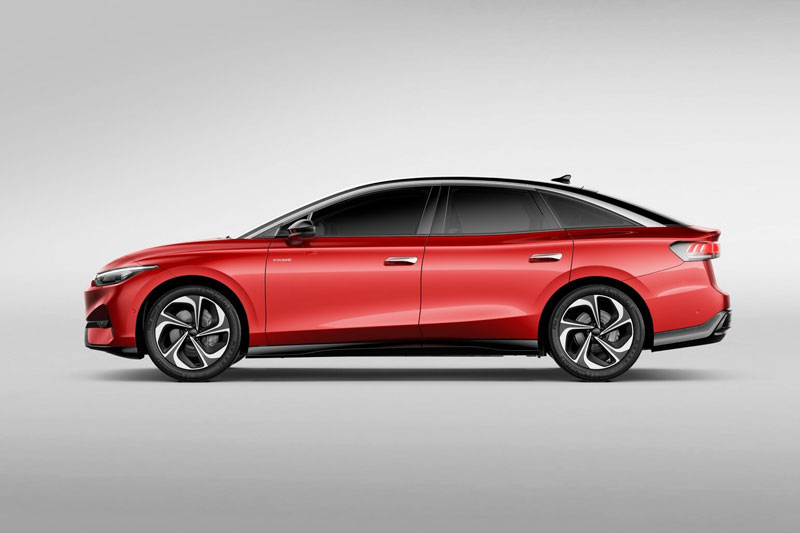 Xe sedan d&#xE0;i h&#x1A1;n 4,9 m&#xE9;t, c&#xF4;ng su&#x1EA5;t 308 m&#xE3; l&#x1EF1;c, gi&#xE1; g&#x1EA7;n 780 tri&#x1EC7;u &#x111;&#x1ED3;ng