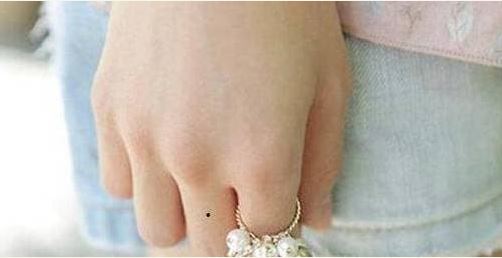 Người có nốt ruồi này trên tay thì phúc lộc trường thọ, bạn có không?