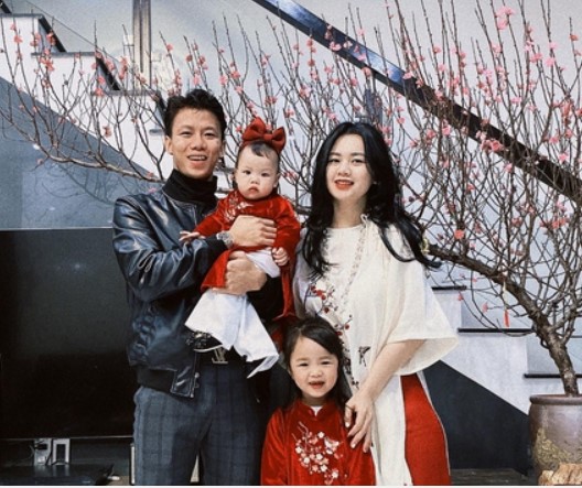 Đi xem thi sắc đẹp, cầu thủ bỗng cưới được Hoa khôi: Giờ ở nhà lầu, tậu Porsche 3 tỷ đồng