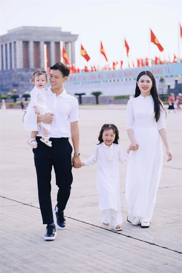Đội trưởng ĐT Việt Nam và hoa khôi ĐH Vinh sau 5 năm kết hôn: Có nhà lầu, xe sang cùng 2 cô con gái - Ảnh 5.
