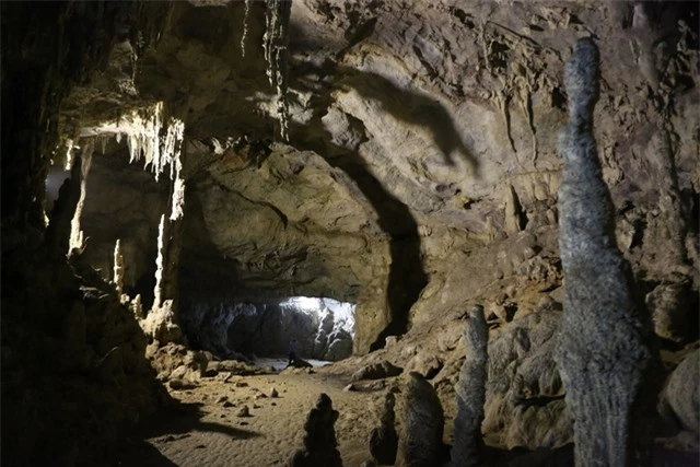 Khám phá hang động Pusamcap - Ảnh 1.