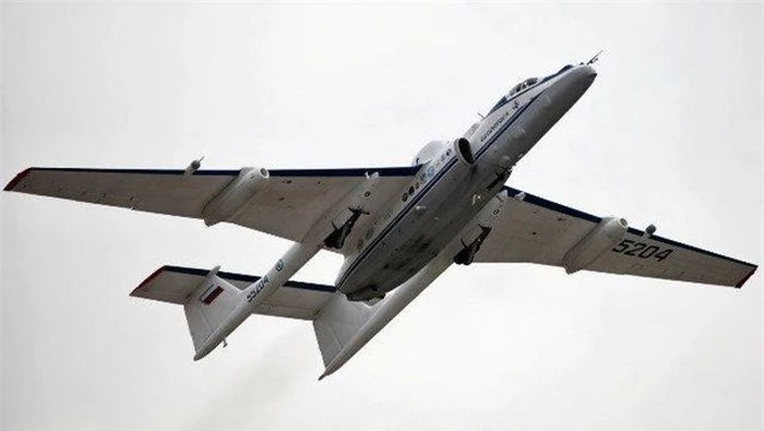 Hình ảnh vừa xuất hiện trên các phương tiện truyền thông cho thấy chiếc máy bay tầm cao M-55 Geofizika quý hiếm của Nga đã được lấy ra khỏi kho bảo quản và chuyến bay của nó được nối lại từ sân bay Ramenskoe gần Moskva.