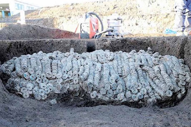 Nhật Bản: Phát hiện kho báu khổng lồ chứa 100.000 đồng xu cổ đại