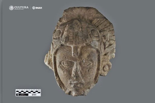 Phát hiện tượng chiến binh Maya đội rắn trên đầu