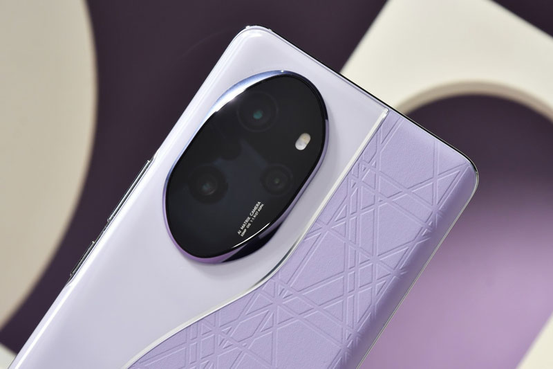 Smartphone cấu hình ‘siêu khủng’, màn hình OLED, sạc 100W, giá hơn 11 triệu