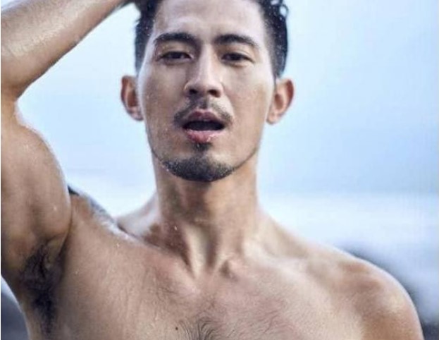 Tại sao một số đàn ông có lông ngực dày trong khi những người khác lại hiếm?