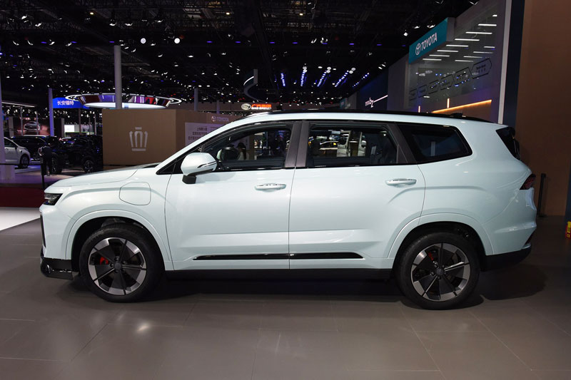 SUV lớn hơn Hyundai Santa Fe, công suất 204 mã lực, giá 649 triệu đồng