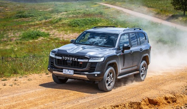 Toyota Land Cruiser sắp có động cơ hoàn toàn mới