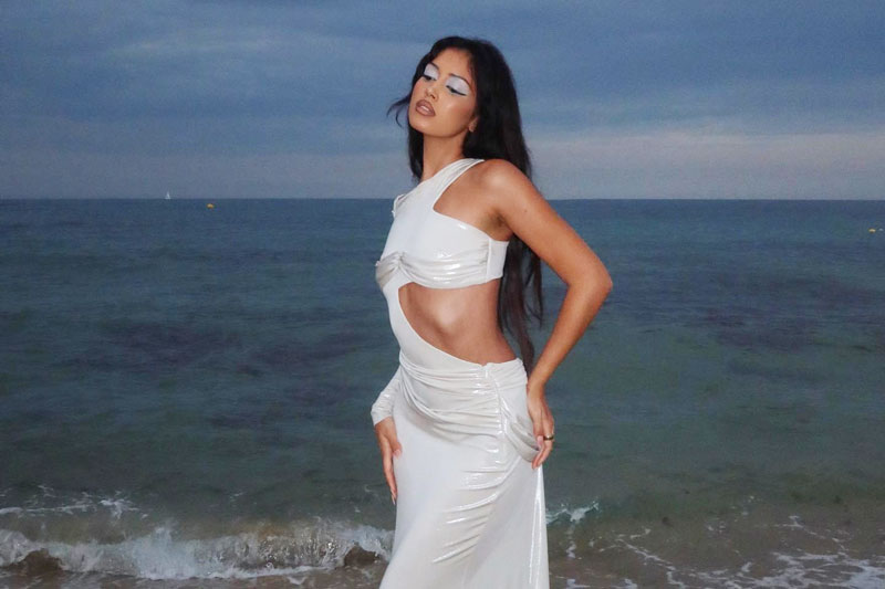 Chân dài nóng bỏng hẹn hò với 'thần đồng sa ngã' của bóng đá Anh, đổi đời nhờ Justin Bieber