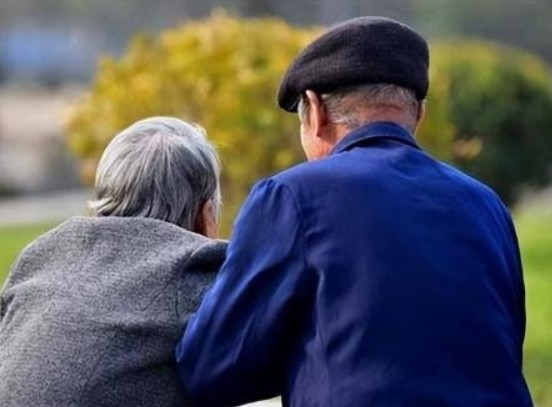 Già đi, người thông minh sẽ giấu 3 điều trong bụng, nhưng người có EQ thấp lại nói cho con cái biết