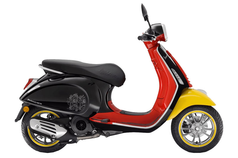 CLIP: C&#x1EAD;n c&#x1EA3;nh Vespa Primavera phi&#xEA;n b&#x1EA3;n Disney Mickey Mouse, gi&#xE1; 86,8 tri&#x1EC7;u &#x111;&#x1ED3;ng t&#x1EA1;i Vi&#x1EC7;t Nam