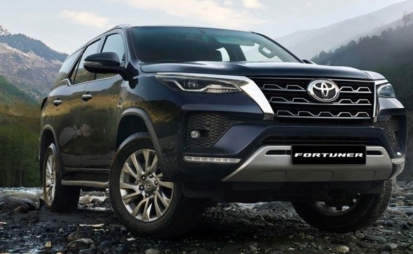 Toyota ‘chơi lớn’ khiến dân tình ‘dậy sóng’, sắp ra mắt Corolla Cross 7 chỗ và Fortuner bản giá rẻ?