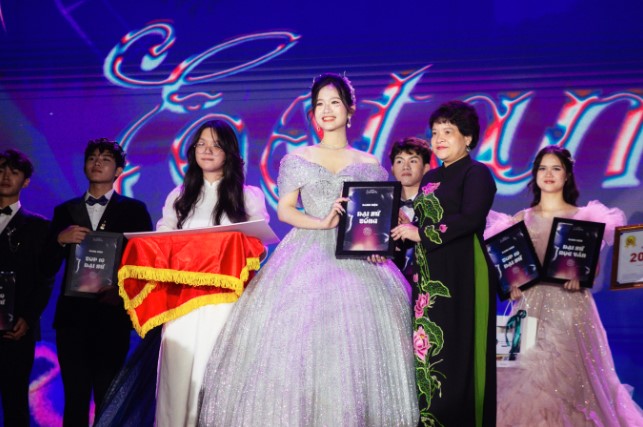 Tân Đại sứ Ams năm nay: Xinh và học giỏi, mơ ước thành nhà tâm lý học