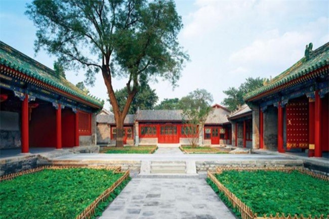Phủ Hòa Thân, còn được biết đến là Cung Vương phủ