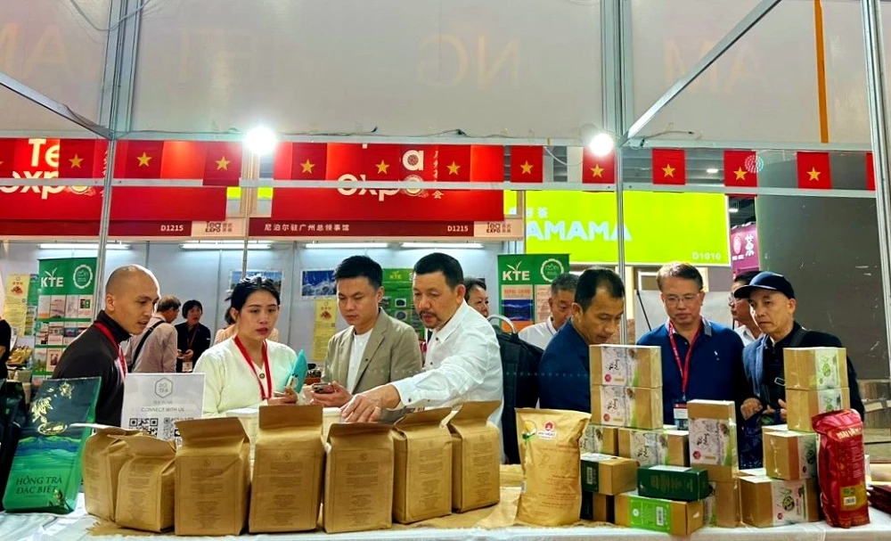 Sản phẩm chè Lâm Đồng thu hút sự quan tâm của đối tác, khách hàng.