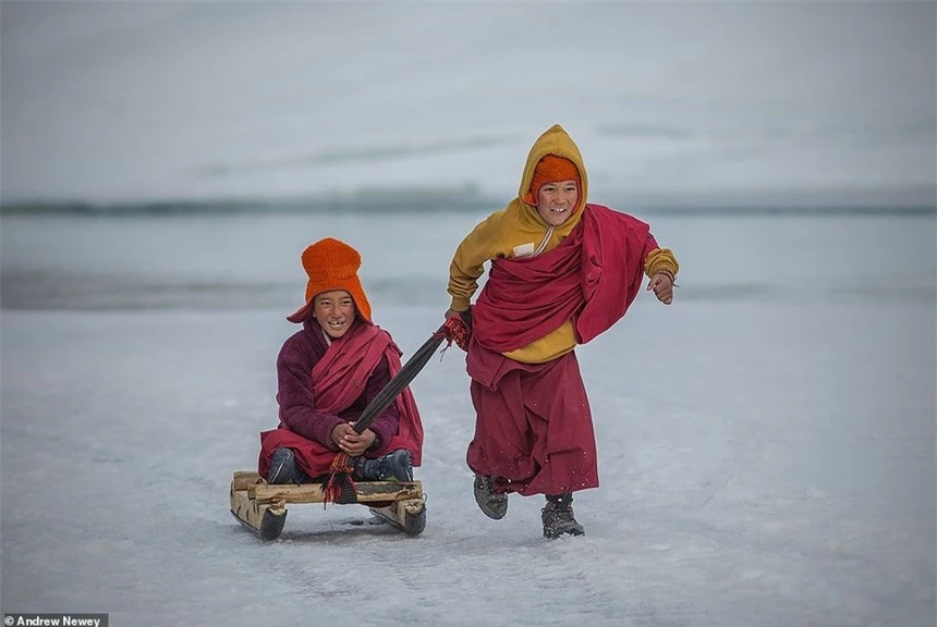 Dấn thân đến nơi hẻo lánh nhất thế giới giữa mùa đông tuyết trắng, nhiếp ảnh gia mang về 15 bức ảnh gây kinh ngạc - Ảnh 11.