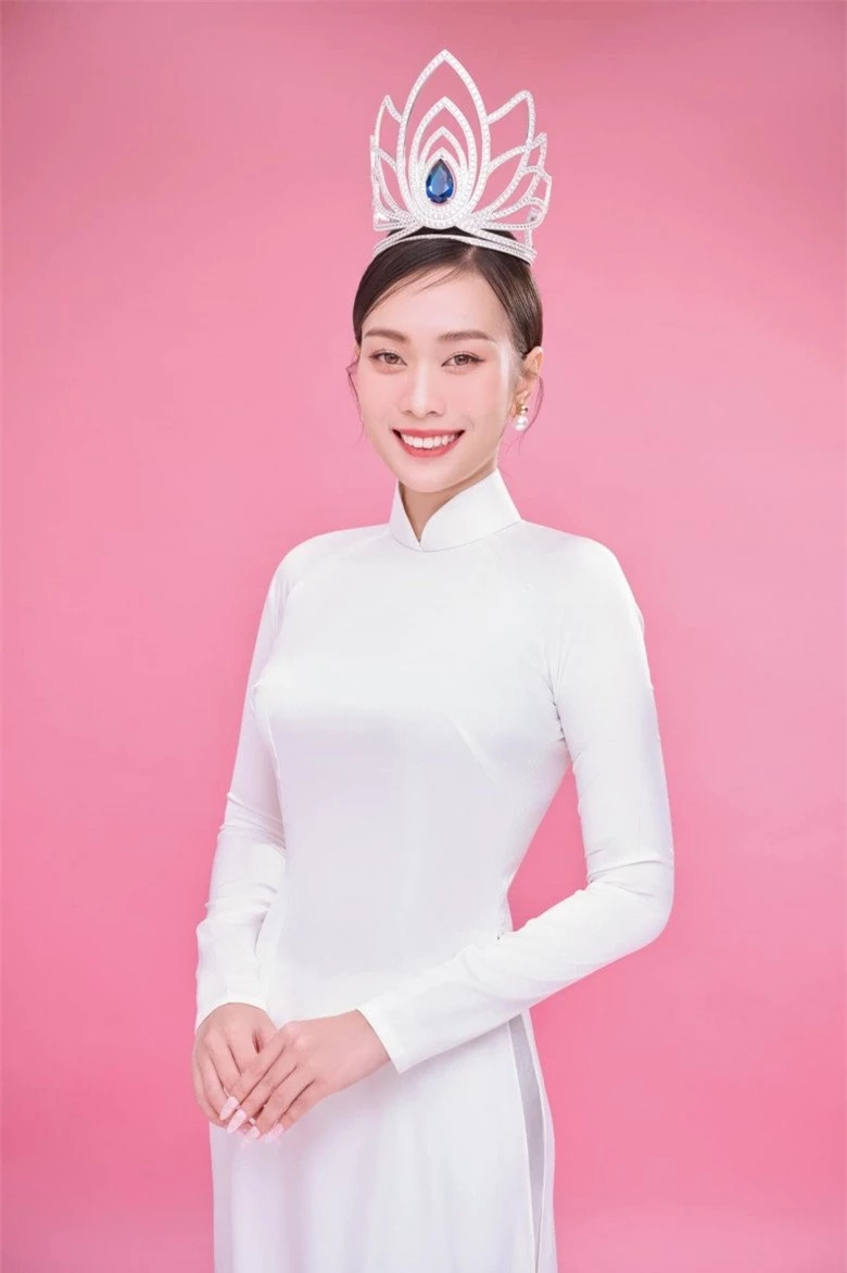 Hoa hậu Việt làm ở đài truyền hình ăn mặc giản dị, có lúc diện một bộ đồ đi muôn nơi - 7