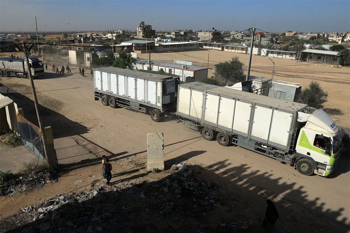  90 xe tải viện trợ đã vào Dải Gaza qua cửa khẩu biên giới Rafah.