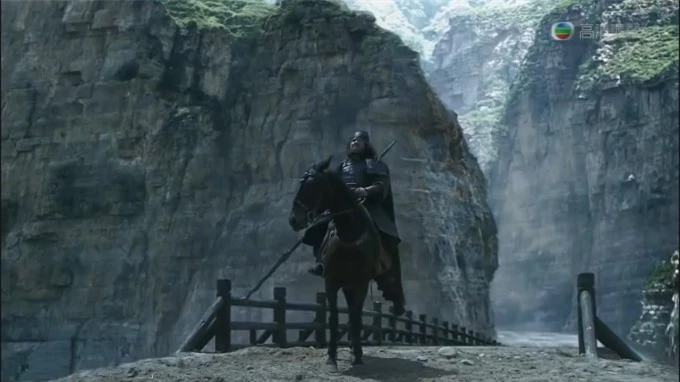 Trương Phi một mình một ngựa đứng chặn ở đầu cầu Trường Bản giúp Lưu Bị chạy thoát.