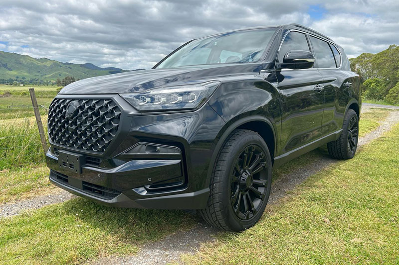 Chi tiết SsangYong Rexton 2024: Động cơ tăng áp, giá từ 768 triệu đồng, cạnh tranh Toyota Fortuner