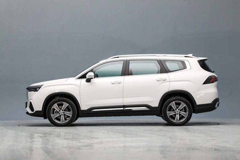 SUV 7 chỗ sử dụng động cơ tăng áp, giá rẻ bất ngờ